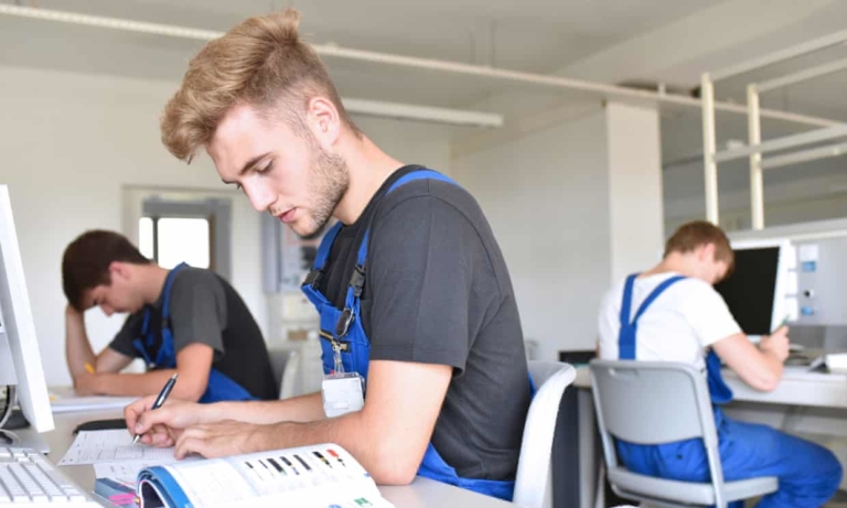 Autistic people studying